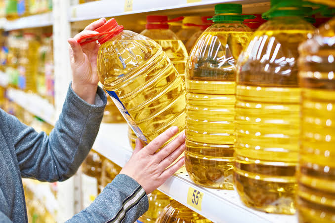 गृहिणींना दिलासा.. दिवाळीच्या तोंडावर खाद्यतेलाच्या दरात मोठी घट