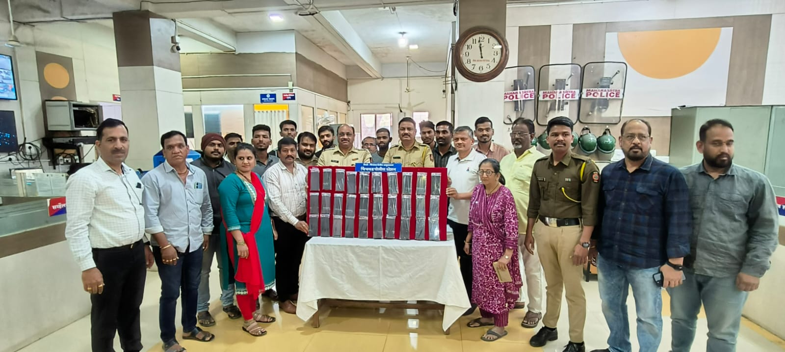 'ट्रेस' करून हरवलेले ३० मोबाईल चिंचवड पोलिसांकडून तक्रारदारांना परत