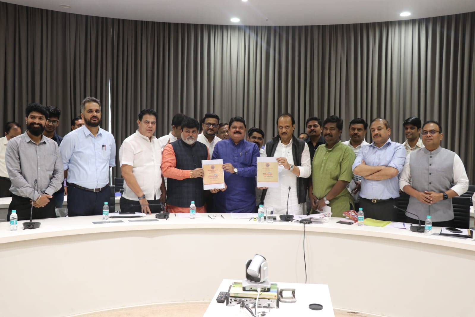 शंभराव्या अखिल भारतीय मराठी नाट्य संमेलनासाठी जिल्हा नियोजन समितीच्या माध्यमातून २० लाखाचा निधी - अजित पवार