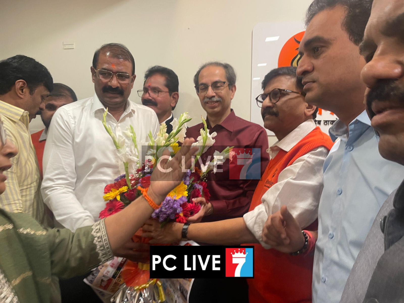 अजित पवारांचे कट्टर समर्थक संजोग वाघेरे थेट मातोश्रीवर.. घेतली उद्धव ठाकरेंची भेट..!