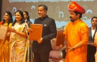 कायम विद्यार्थ्याच्या भूमिकेत राहून नव्या गोष्टी आत्मसात करत रहा - चेतन भगत