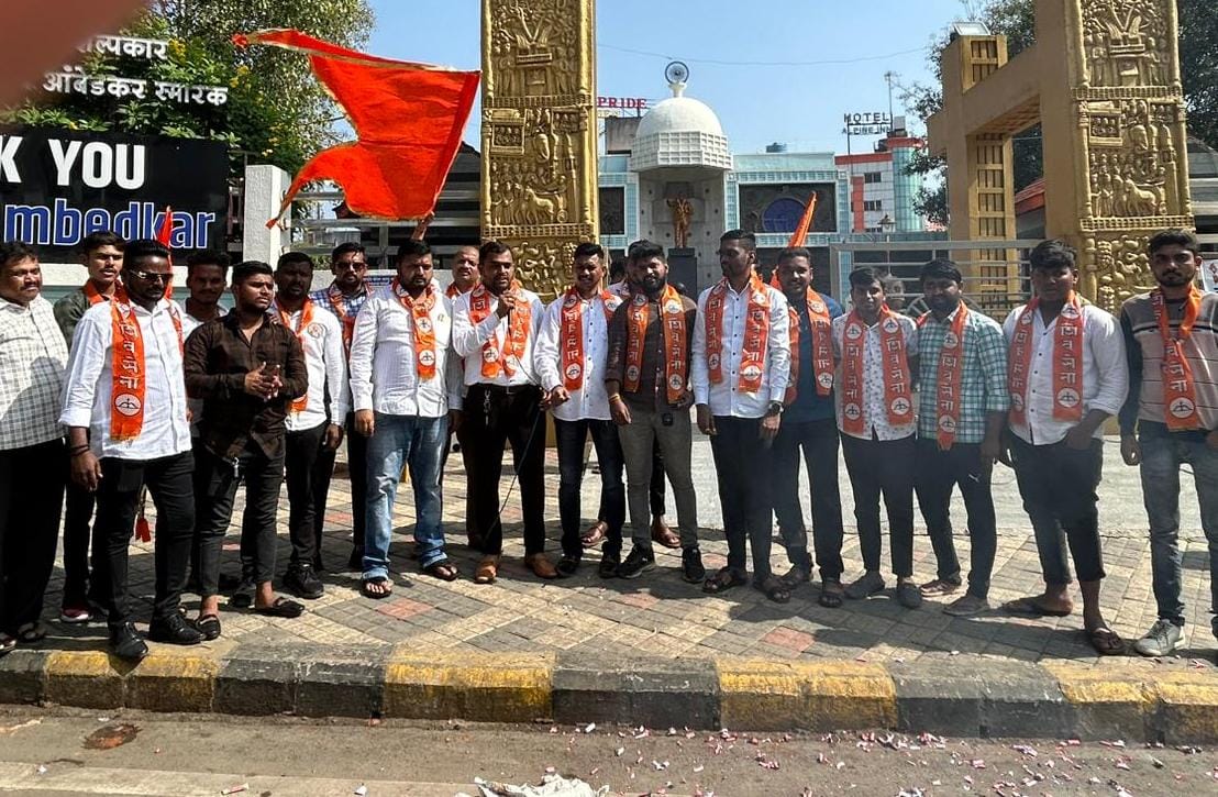 पिंपरी चिंचवड युवासेनेच्या वतीने ऐतिहासिक निर्णयाचे स्वागत करत आनंदोत्सव साजरा