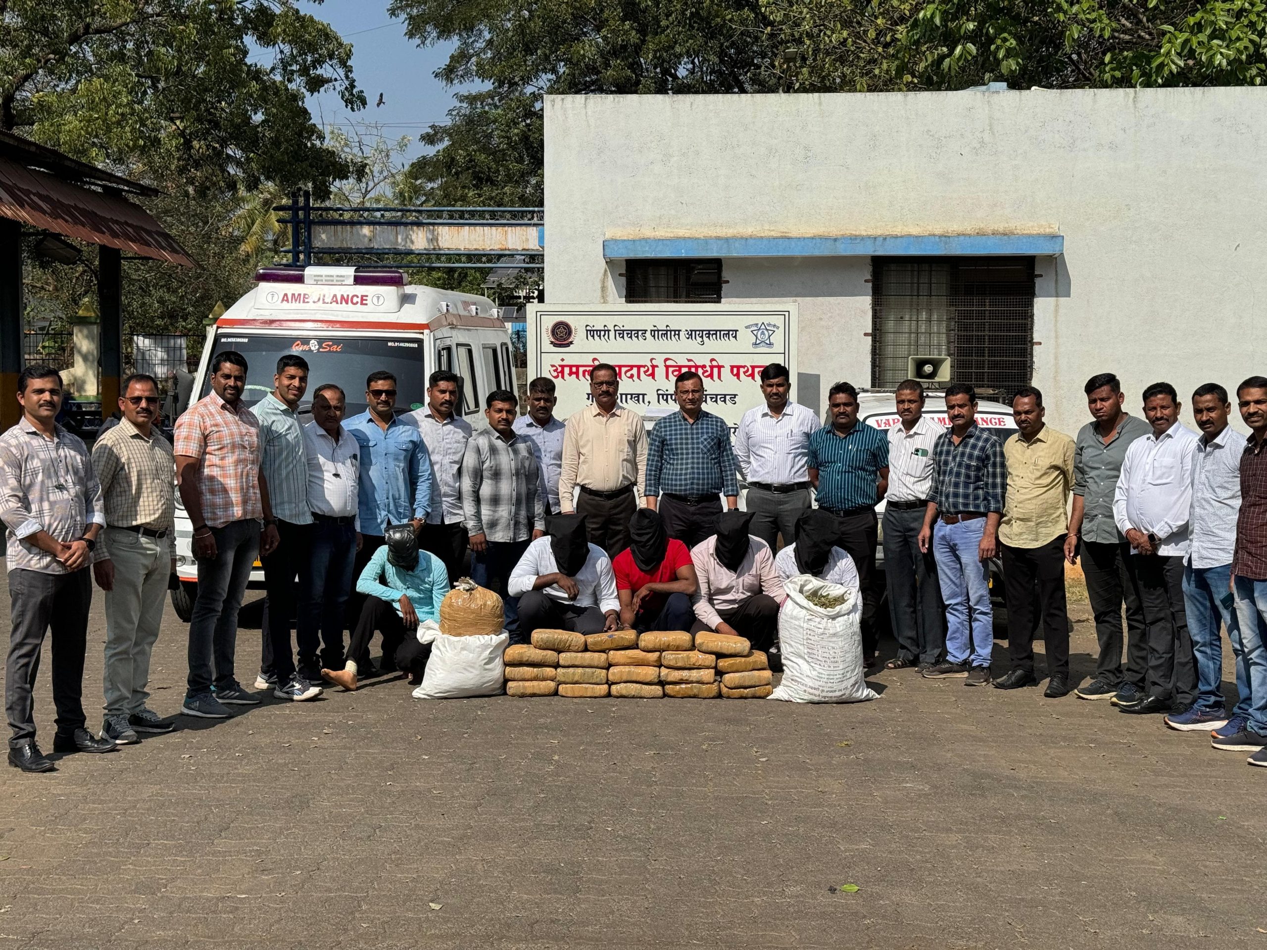 ॲम्ब्युलन्समधून गांजा विक्री करणारे आरोपी गजाआड, १ कोटी ३१ लाखांचा गांजा जप्त; पिंपरी चिंचवडच्या अंमली पदार्थ विरोधी पथकाची मोठी कारवाई