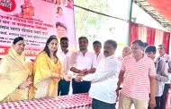 मोरेश्वर शेडगे यांच्या वतीने आयुष्यमान भारत योजननेच्या लाभार्थ्यांना स्मार्टकार्ड वाटप