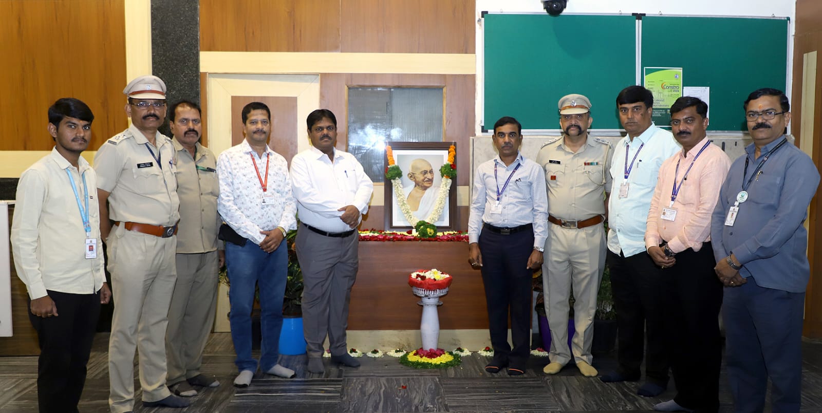 महापालिकेच्या वतीने महात्मा गांधी यांच्या पुण्यतिथीनिमित्त अभिवादन