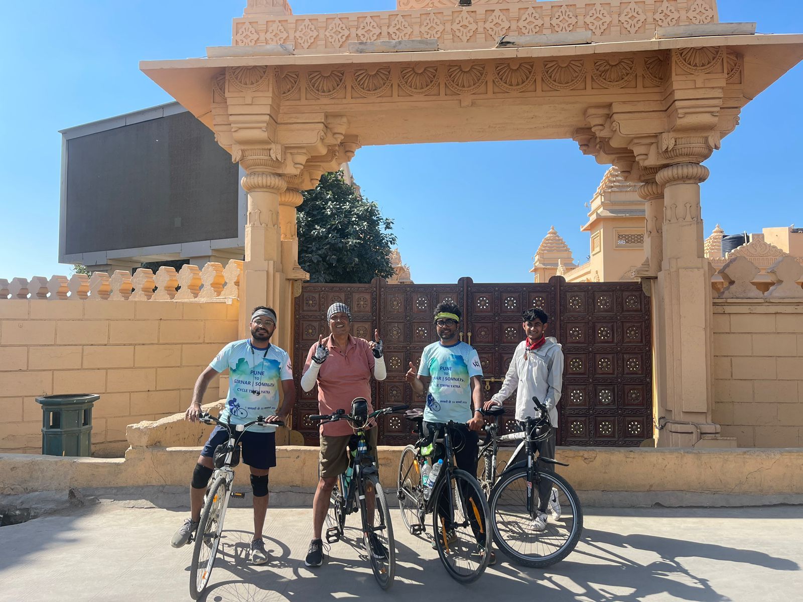 पुणे ते गिरनारजी - सोमनाथ ११०० कि.मी. सायकलवर यशस्वी प्रवास फक्त ९ दिवसात पार..!