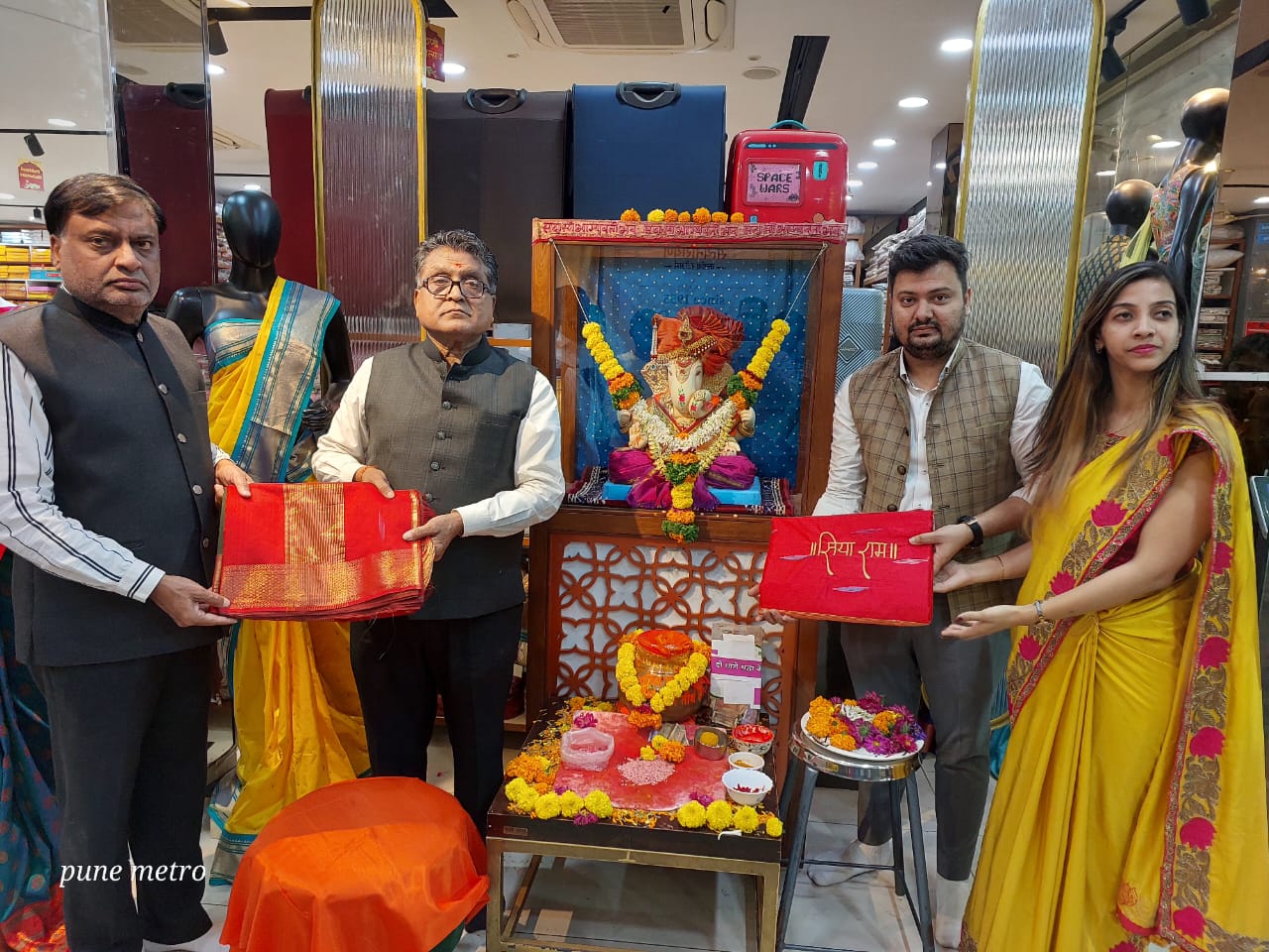 'दो धागे श्रध्दा के' उपक्रमांतर्गत प्रभू श्रीरामांसाठी पुण्यातून वस्त्र व माता सीतेसाठी साडी अयोध्येला रवाना
