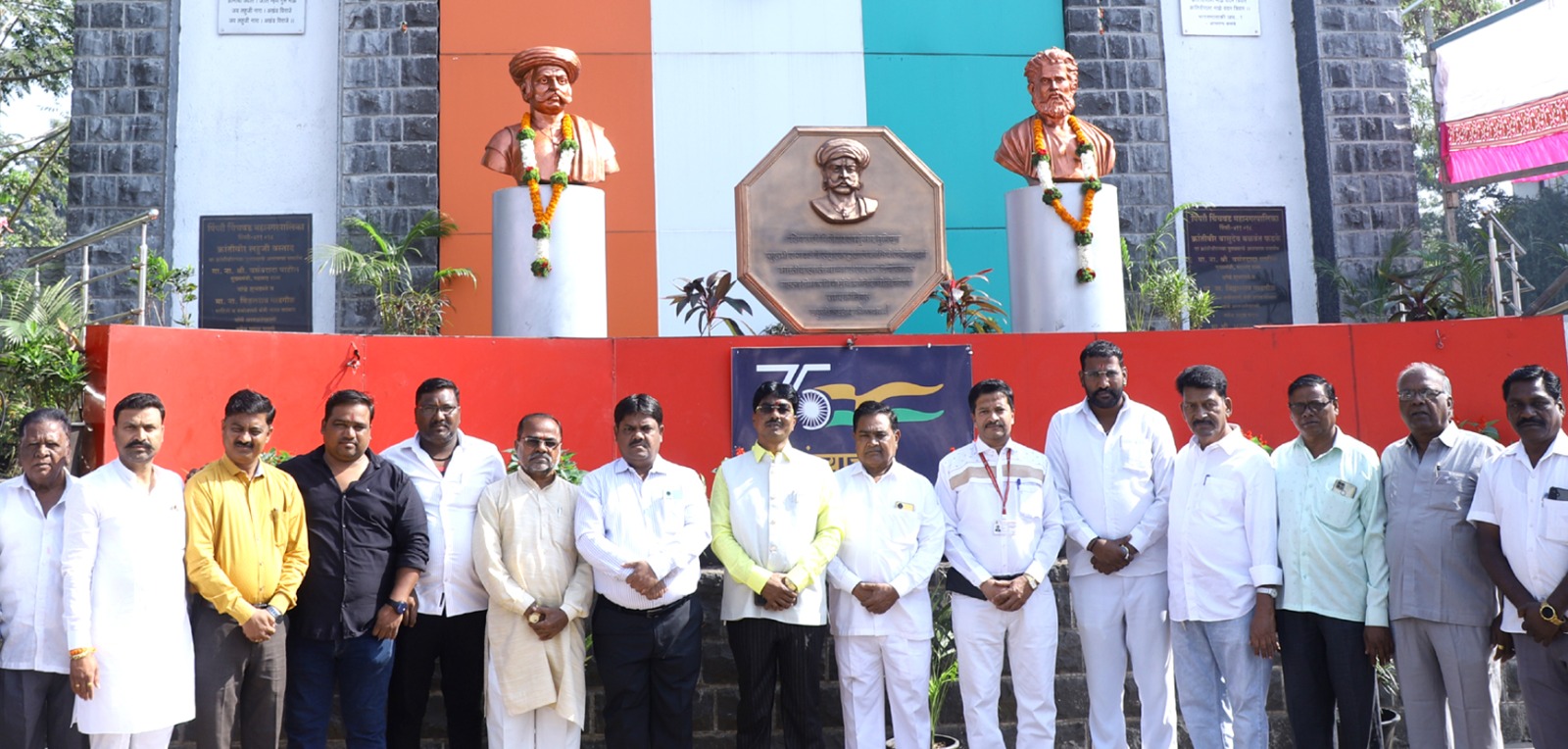 थोर क्रांतिवीर लहुजी वस्ताद साळवे व वासुदेव बळवंत फडके यांच्या पुण्यतिथीनिमित्त महापालिकेच्या वतीने अभिवादन