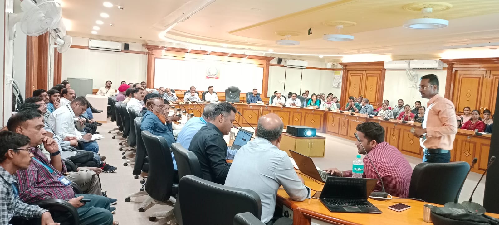 स्वयंचलित संगणक प्रणालीचे महानगरपालिका कर्मचाऱ्यांना प्रशिक्षण