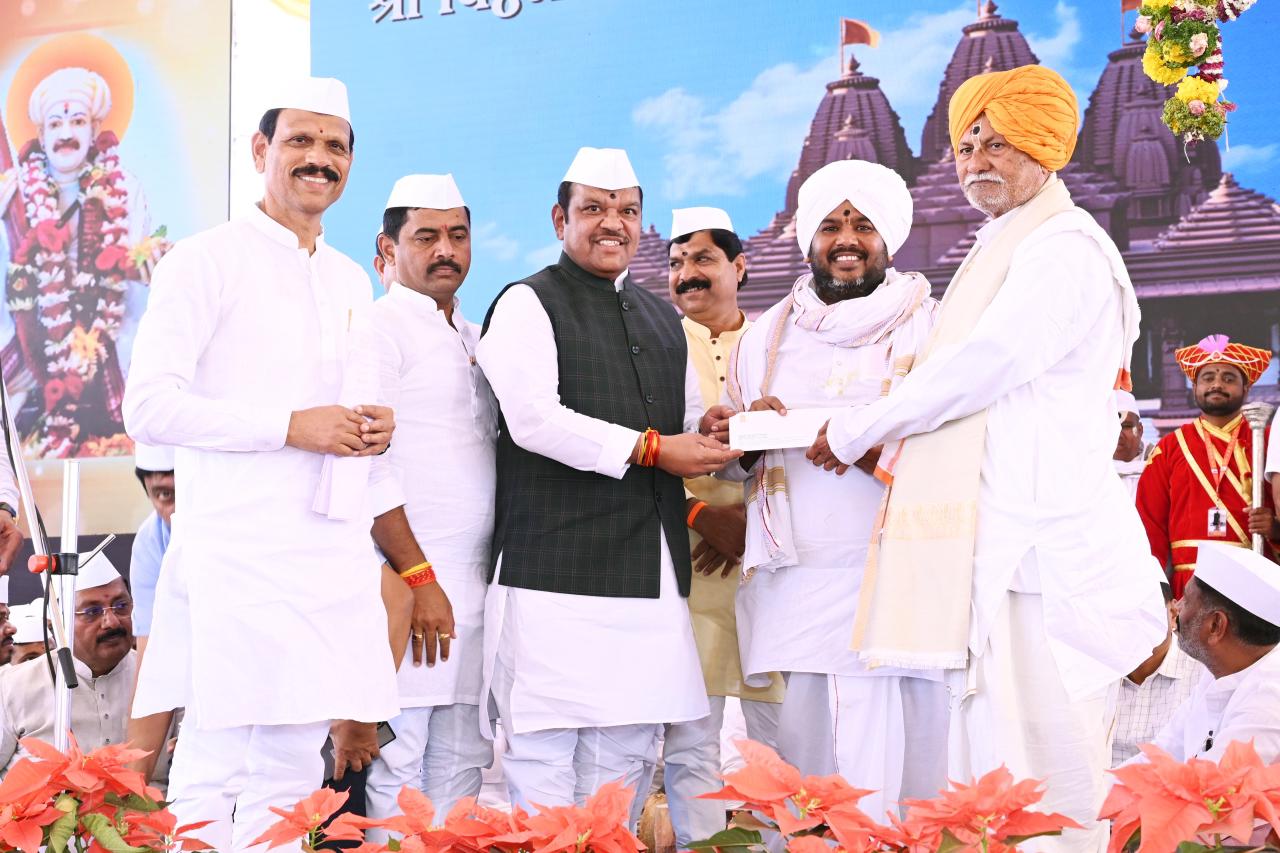 भंडारा डोंगरावरील मंदिरासाठी खासदार श्रीरंग बारणे यांच्याकडून अडीच कोटींचा निधी देण्याचा संकल्प