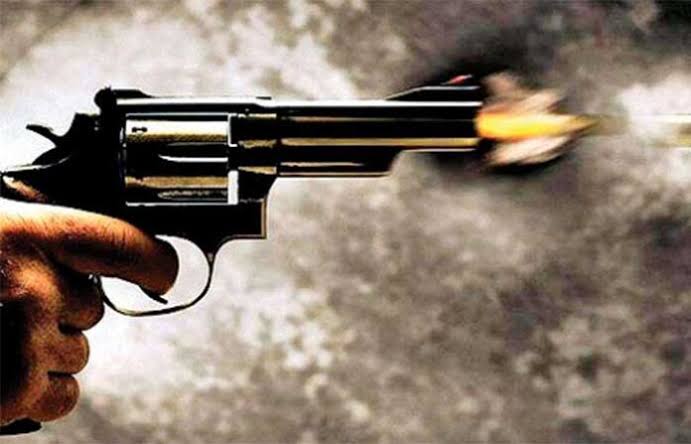 उल्हासनगरमध्ये भाजप आमदाराकडून शिंदे गटाच्या शहरप्रमुखावर गोळीबार