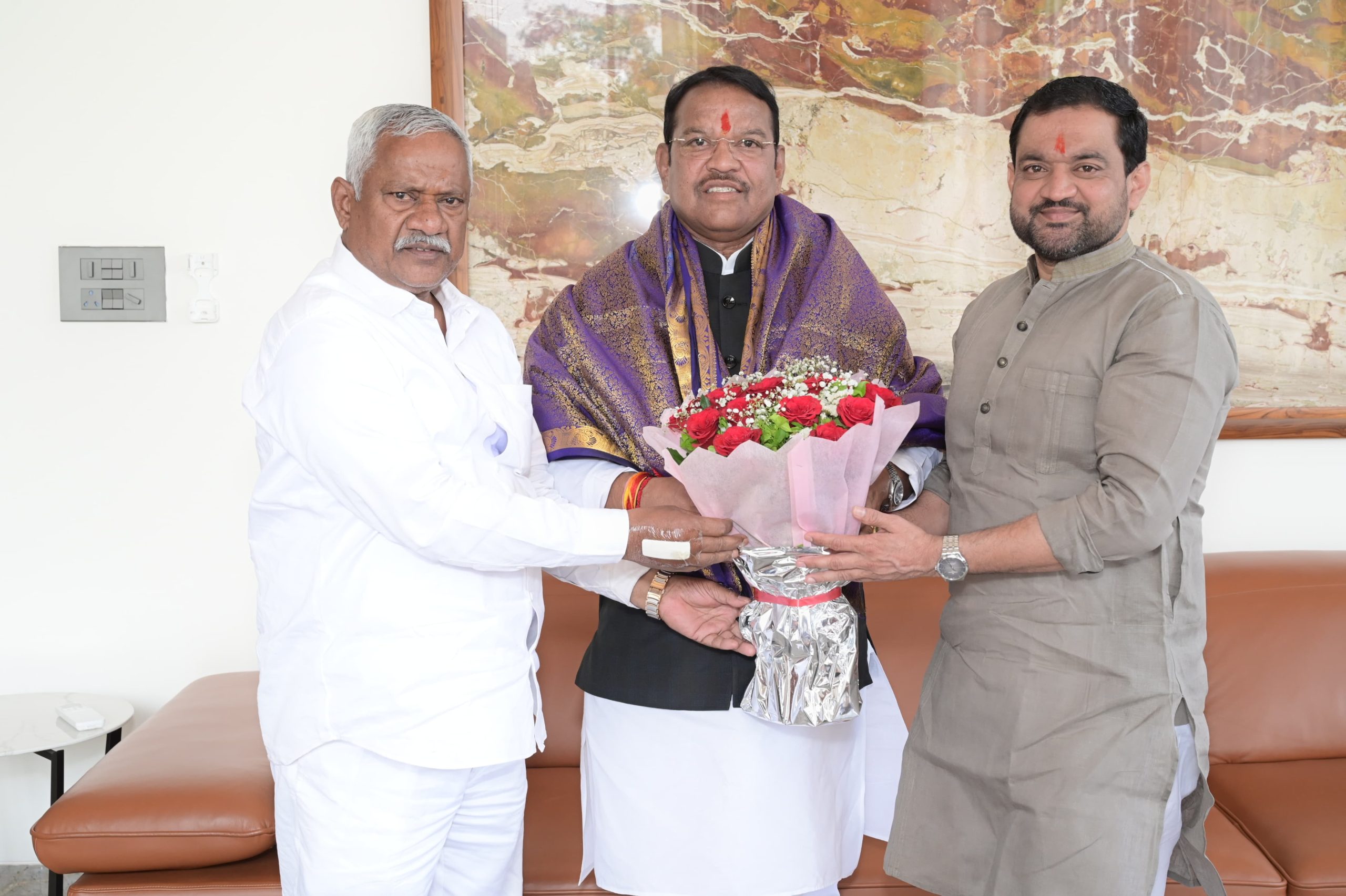 मित्र पक्षांच्या नेत्यांची नाराजी दूर करण्यावर श्रीरंग बारणे यांचा गाठीभेटी सुरू