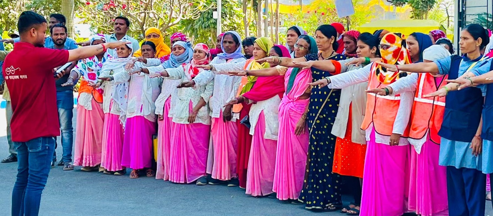 पिंपरी चिंचवड महापालिकेच्या  सफाई सेवकांकडून मतदानाची शपथ