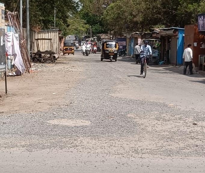 निगडी येथील खोदलेल्या रस्त्याची दुरुस्ती करण्यास टाळाटाळ; अमृत योजनेच्या ठेकेदारावर कारवाईची मागणी