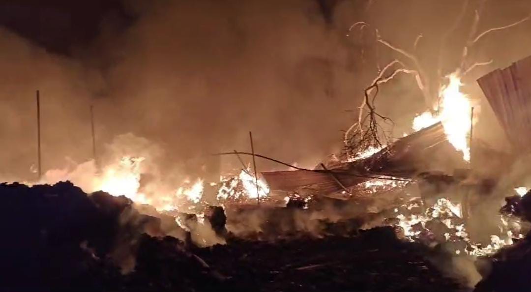 चिखलीत भंगाराच्या गोदामाला मोठी आग