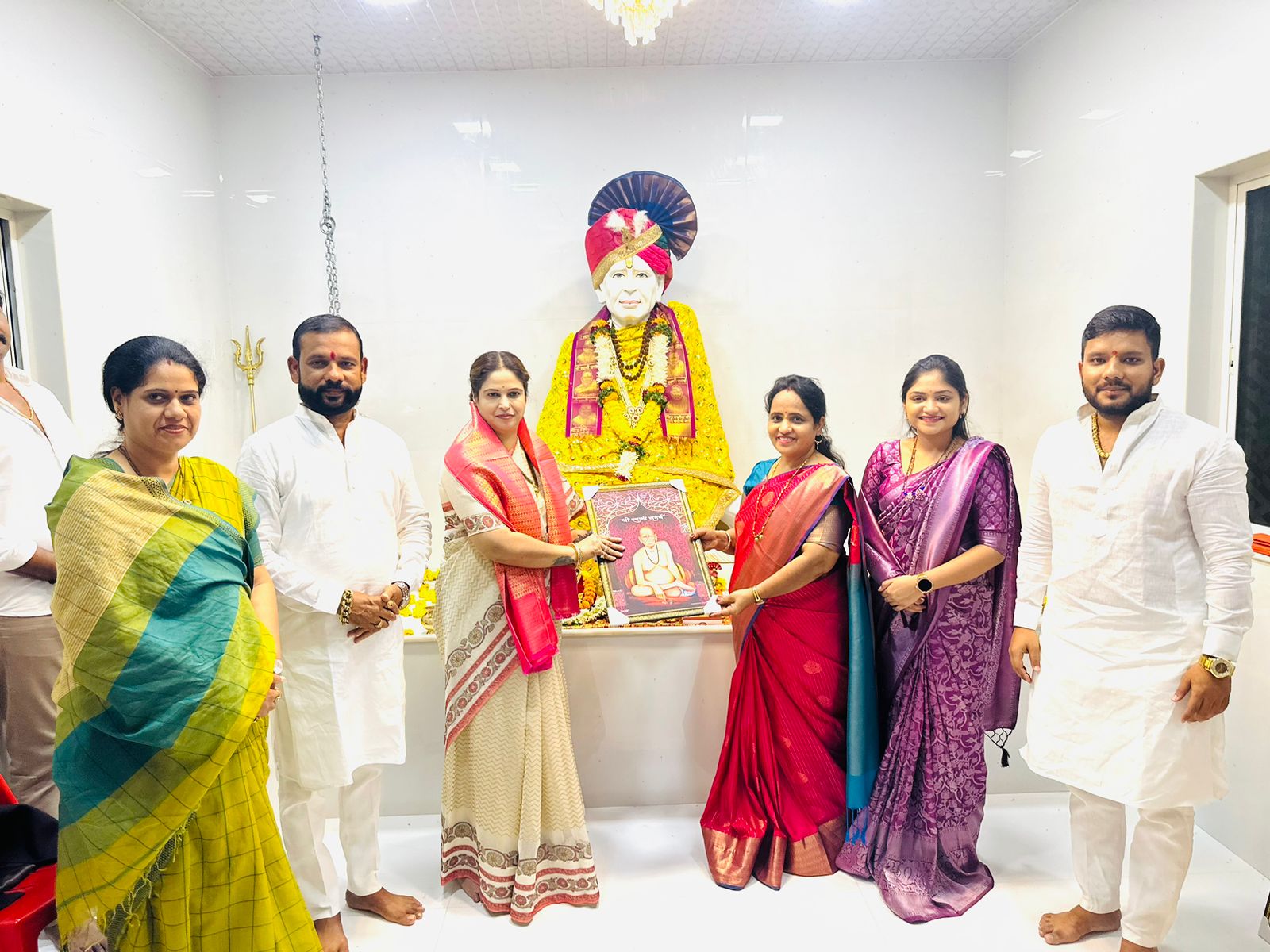 चिंचवडगाव येथे श्री स्वामी समर्थ महाराजांच्या पुण्यतिथी निमित्त महाआरती व महाप्रसाद वाटप