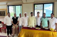कुदळवाडी येथील श्री विठ्ठल रुक्मिणी मंदिरात दिनेश यादव यांच्या वतीने फराळाचे वाटप
