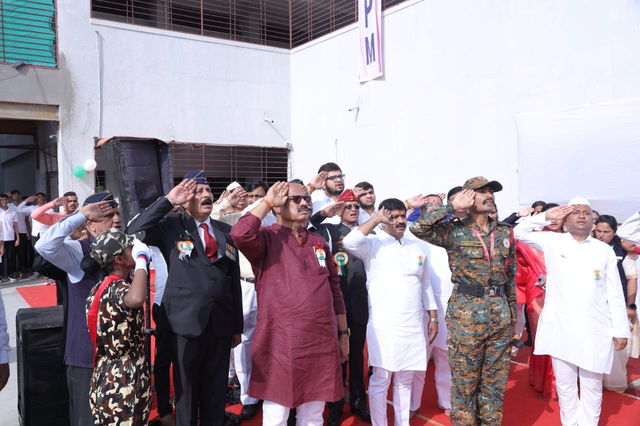 राजमाता जिजाऊ शैक्षणिक संकुलात स्वातंत्र्य दिन जल्लोषात साजरा