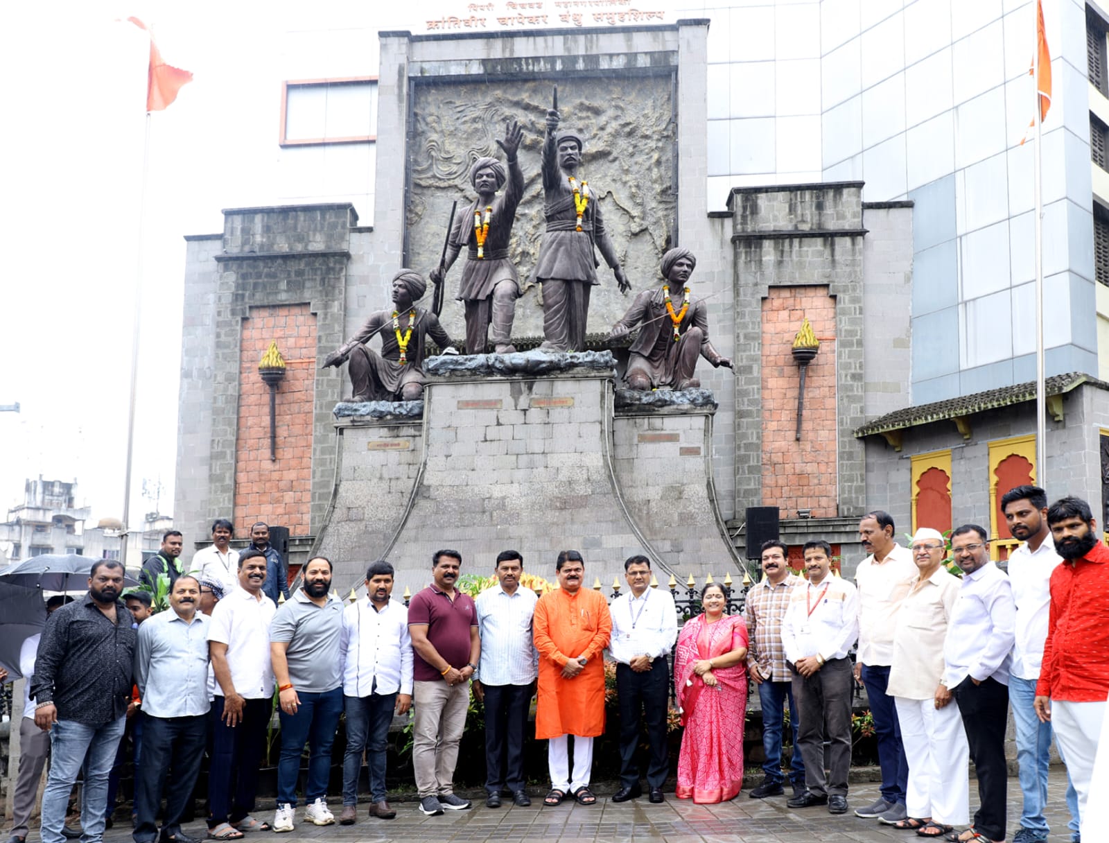 क्रांती दिनानिमित्त महापालिकेच्या वतीने अभिवादन...