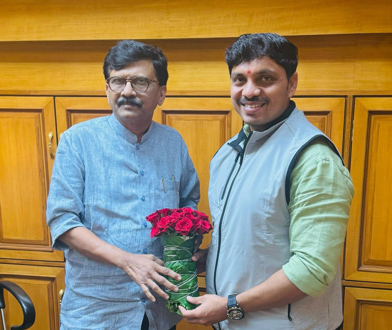 रवी लांडगे यांनी घेतली संजय राऊत यांची भेट; भोसरीतील महाविकास आघाडीच्या इच्छुकांमध्ये अस्वस्थता