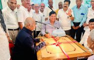 स्वातंत्र्य दिनानिमित्त वाकड येथे वेणुनगर ज्येष्ठ नागरिक संघाच्यावतीने कॅरम स्पर्धेचे आयोजन