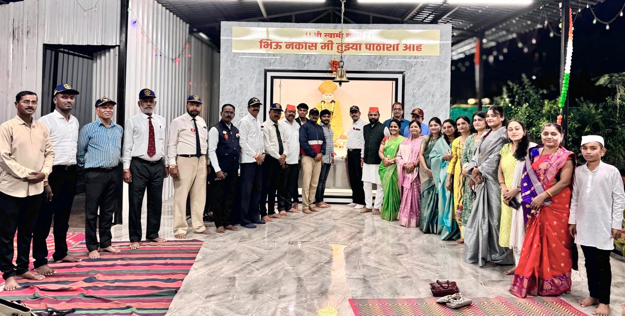 चिंचवड गाव येथील श्री स्वामी समर्थ मंदिरात सैनिकांना राख्या बांधून रक्षाबंधनाचा सण साजरा