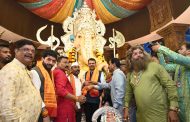 उपमुख्यमंत्री देवेंद्र फडणवीस यांची पुण्यातील सार्वजनिक गणेश मंडळांना भेट