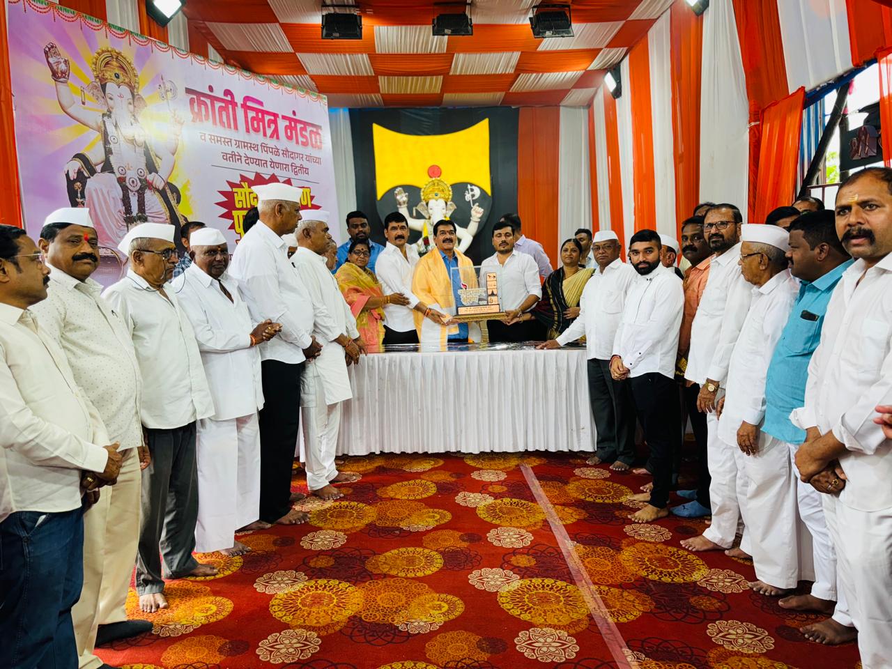 क्रांती मित्र मंडळ व पिंपळे सौदागर ग्रामस्थांच्या वतीने शंकर काटे यांना 'पिंपळे सौदागर भुषण' पुरस्कार प्रदान