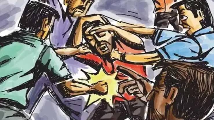 पुनावळेमध्ये डिलिव्हरी बॉईज टोळक्याचा राडा, सोसायटी सुरक्षारक्षकासह चौघांवर जीवघेणा हल्ला; १५ जणांविरोधात गुन्हा दाखल