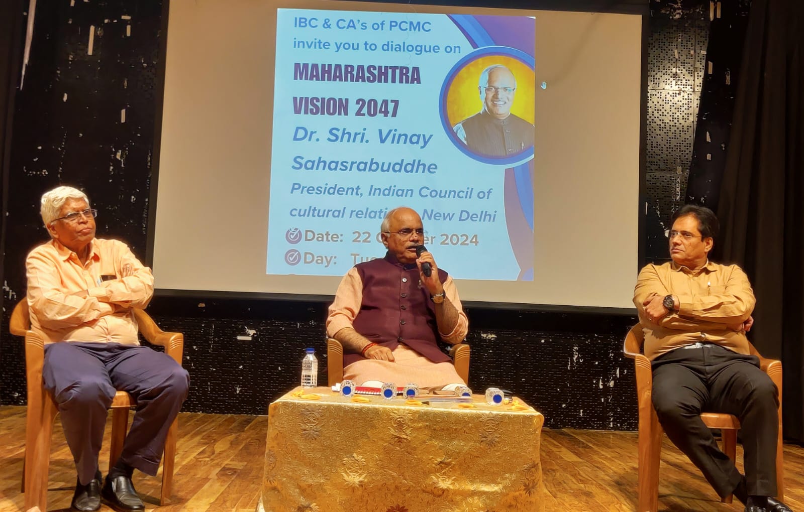 महाराष्ट्राच्या विकासासाठी 'स्व' चा पुरस्कार करा - डॉ. विनय सहस्रबुद्धे