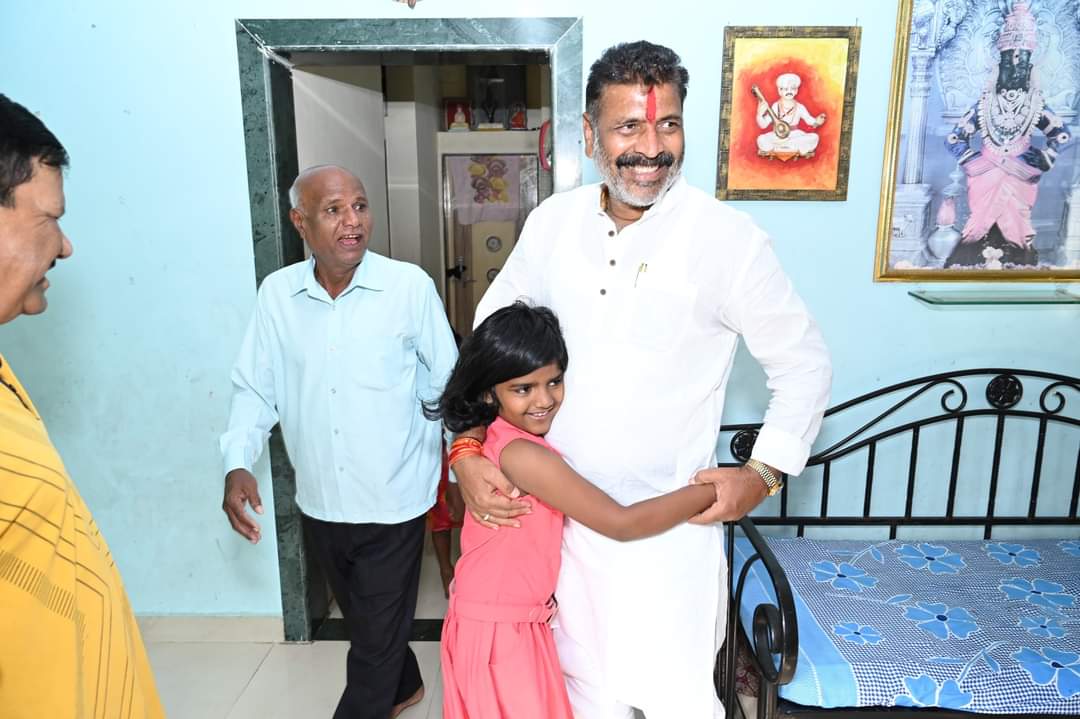 बापूसाहेब भेगडे दिवाळीत मावळ मतदारसंघातील नागरिकांच्या घेत आहेत सदिच्छा भेटी; महाविजयासाठी कटीबद्ध असल्याचा नागरिकांचा निर्धार