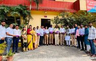 पोलीस फ्रेन्डस् वेलफेअरच्या वतीने दिवाळी निमित्त पोलीस बांधवांना मिठाई वाटप