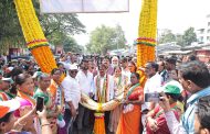 दापोडीमध्ये आमदार अण्णा बनसोडे यांच्या पदयात्रेस उत्स्फुर्त प्रतिसाद; लाडक्या बहिणींची लक्षणीय उपस्थिती