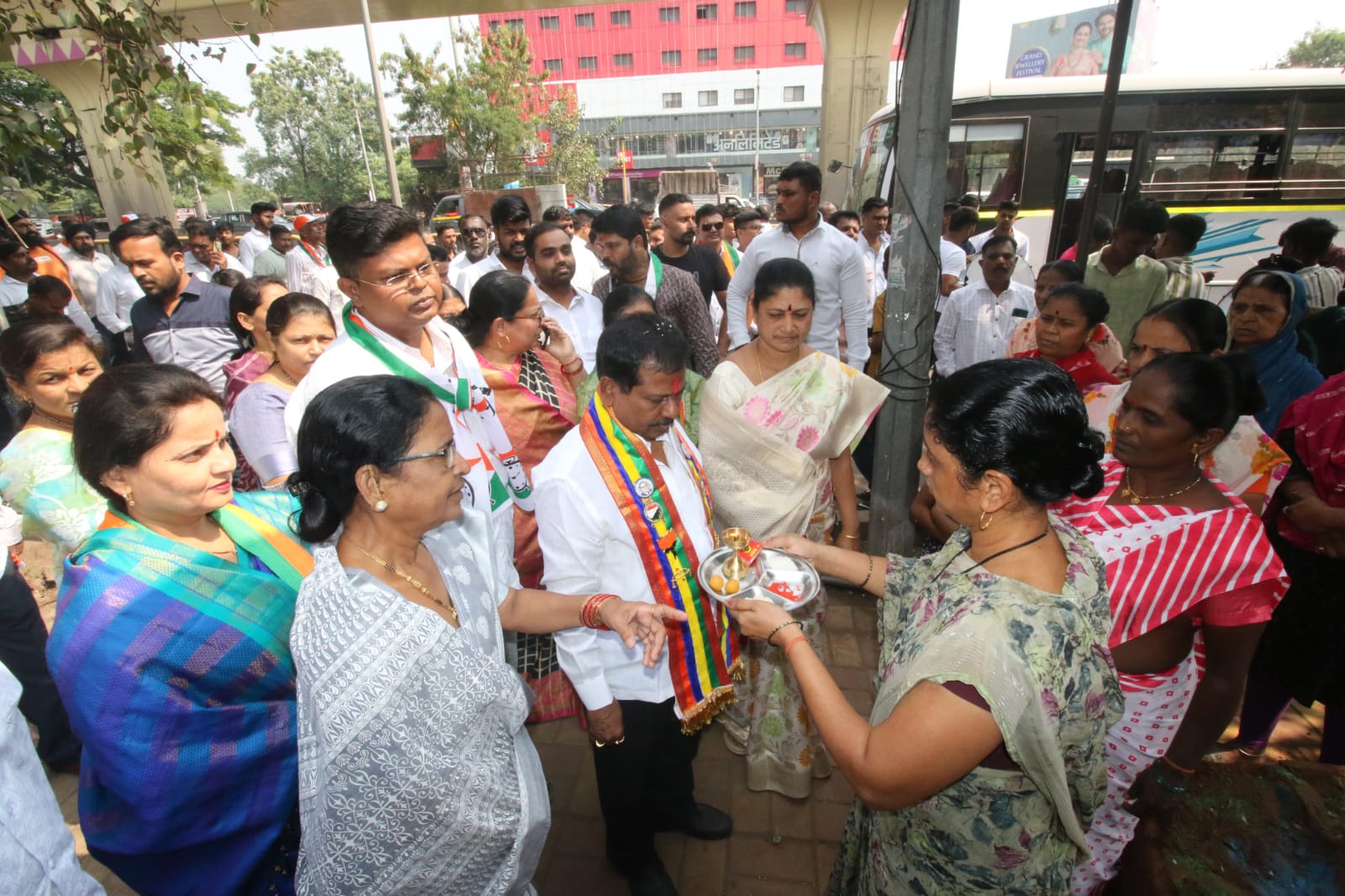 शहरातील सर्व झोपडपट्ट्यांचे पुनर्वसन करणार - आमदार अण्णा बनसोडे