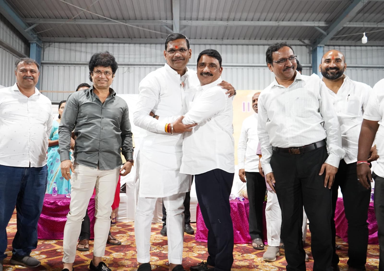 महायुतीचे उमेदवार शंकर जगताप यांच्यासाठी माजी नगरसेवक मोरेश्वर भोंडवे मैदानात; मोरेश्वर भोंडवे यांच्या पाठींब्यामुळे वाढणार जगताप यांची ताकद