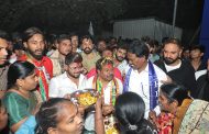 लिंक रोड, चिंचवड स्टेशन, आनंदनगर येथे आमदार अण्णा बनसोडे यांची पदयात्रा; ढोल ताशाच्या गजरात मिरवणूक, फुलांची उधळण करत स्वागत अन् औक्षण करत माता-भगिनींनी दिले आशीर्वाद