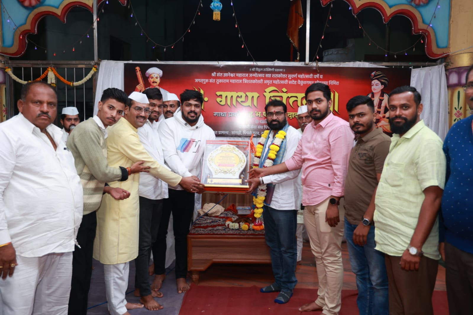 वारकरी सेवा संघातर्फे वृक्षमित्र अरुण पवार यांचा सन्मान