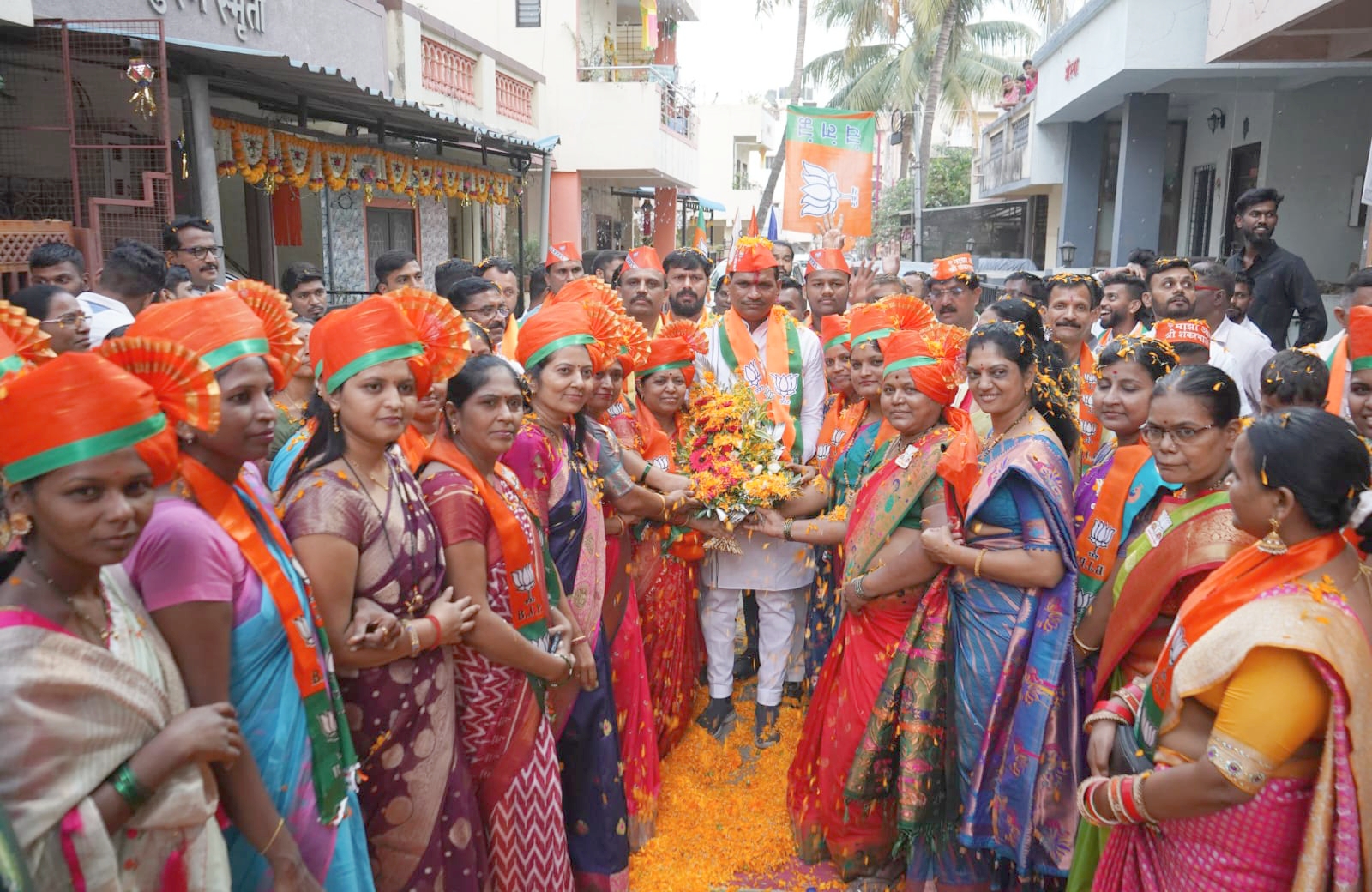 महायुतीचे उमेदवार शंकर जगताप यांच्या समर्थनार्थ रहाटणीतील ग्रामस्थांची 'वज्रमुठ'!