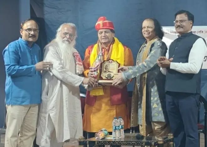 श्रोत्यांशी सहज संवाद साधणे हाच यशस्वी निवेदनाचा मूलमंत्र - सुधीर गाडगीळ