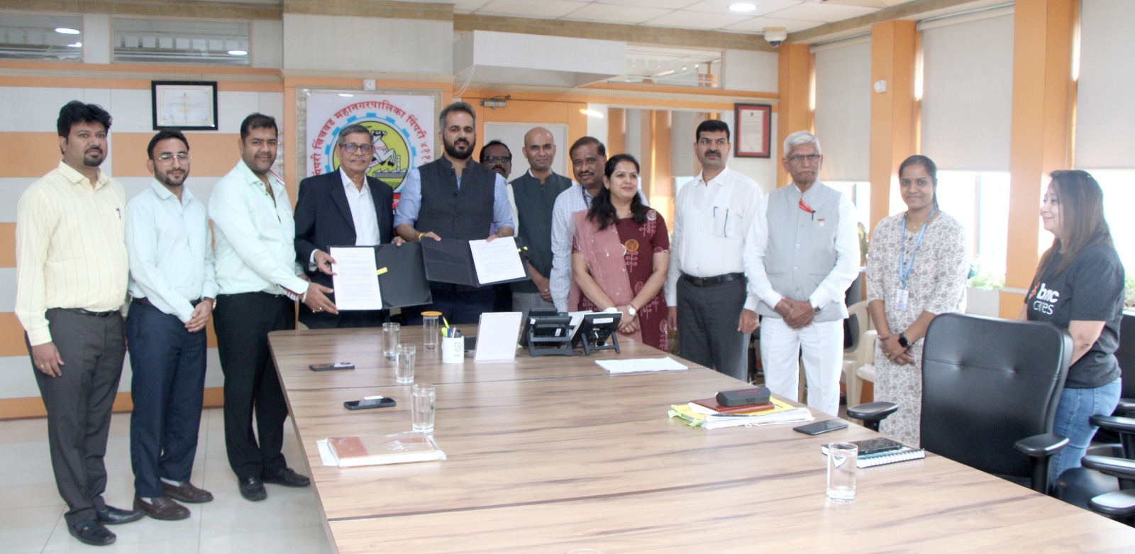 पिंपरी चिंचवड महापालिका आणि सँडविक कोरोमंट इंडिया यांच्यात 'प्लास्टिक रिसायकलिंग वेंडिंग मशीन' बसवण्यासाठी सामंजस्य करार