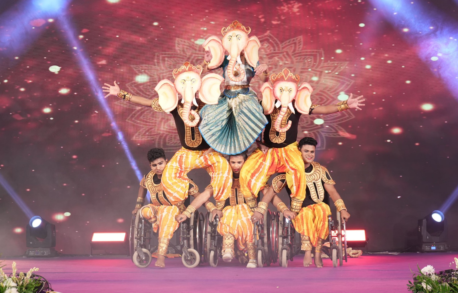 ‘मिरॅकल ऑन व्हील्स’ने जिंकली उपस्थितांची मने; ‘पर्पल जल्लोष’मध्ये दिव्यांगांद्वारे सादर करण्यात आला सांस्कृतिक कार्यक्रम