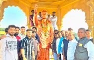 महापुरुषांचे पुतळे, स्मारकांची स्वच्छता करून नववर्षाचे स्वागत; कीर्ती मारुती जाधव युथ फाऊंडेशनचा उपक्रम