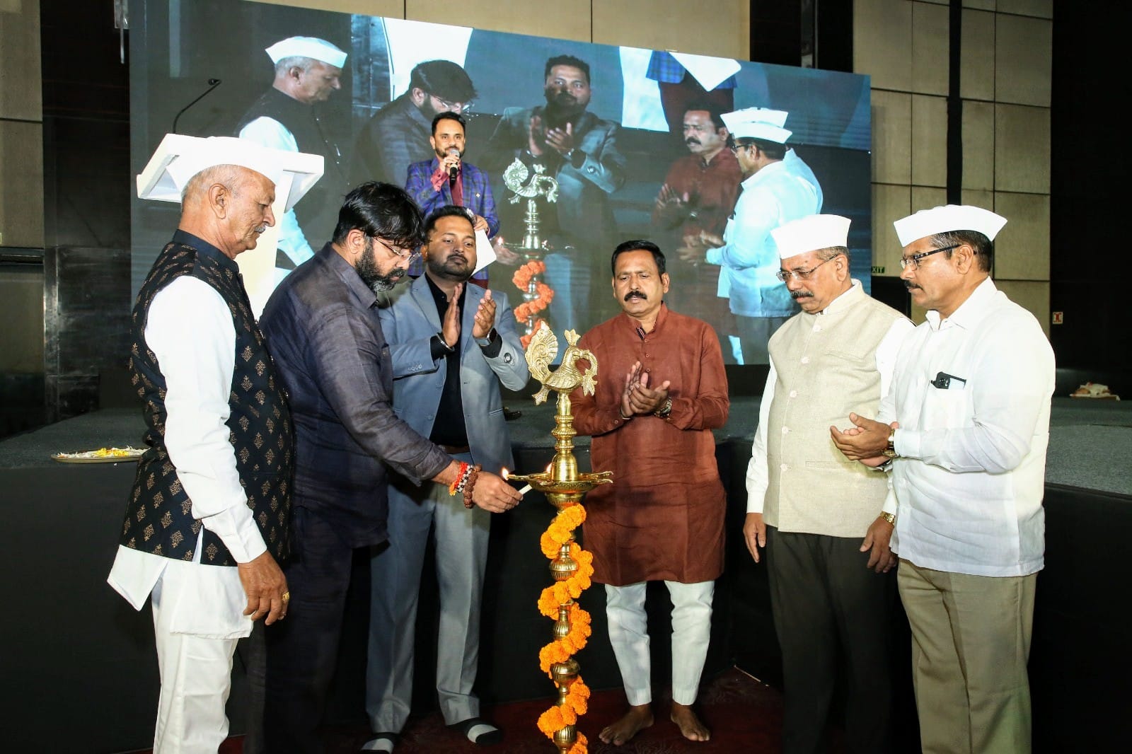 शेतकरी कुटुंबातील आयटीएन्स धनेश इंदोरे याचा प्रवास प्रेरणादायी..!