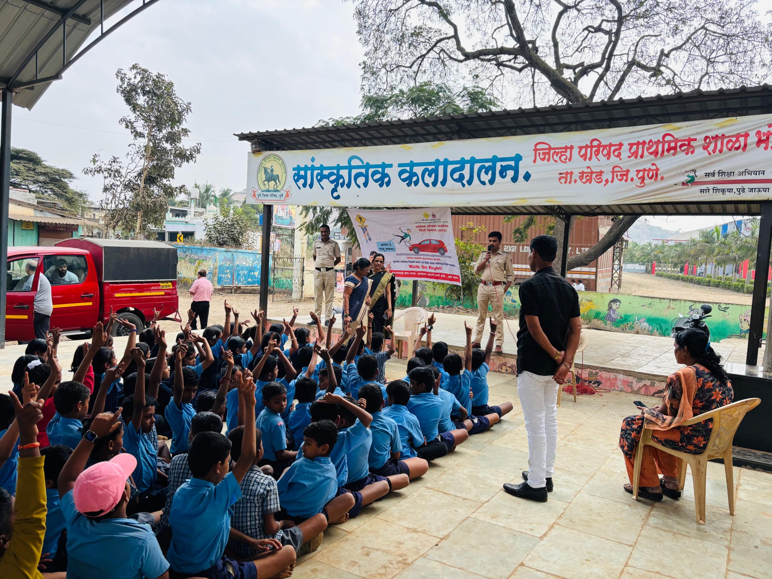 रस्ता सुरक्षा अंतर्गत भोसे येथील शाळेत जनजागृती; सहाय्यक मोटार वाहन निरीक्षक अमोल नागणे यांचे विद्यार्थ्यांना मार्गदर्शन