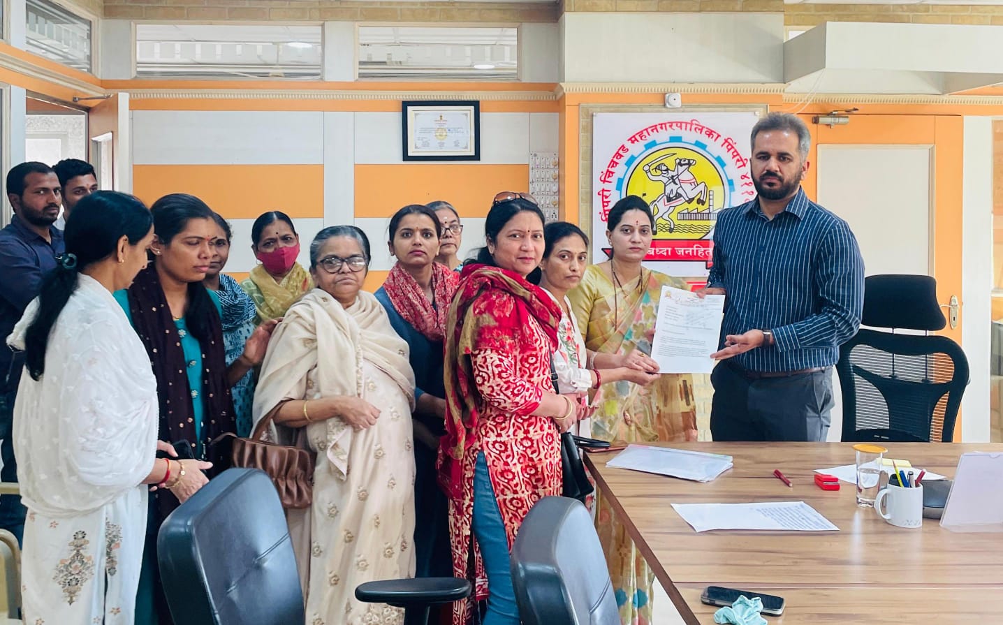 वायू आणि जल प्रदूषणामुळे काळभोरनगर येथील नागरिकांचे आरोग्य धोक्यात; माजी नगरसेविका मीनल यादव यांचे आयुक्तांना निवेदन