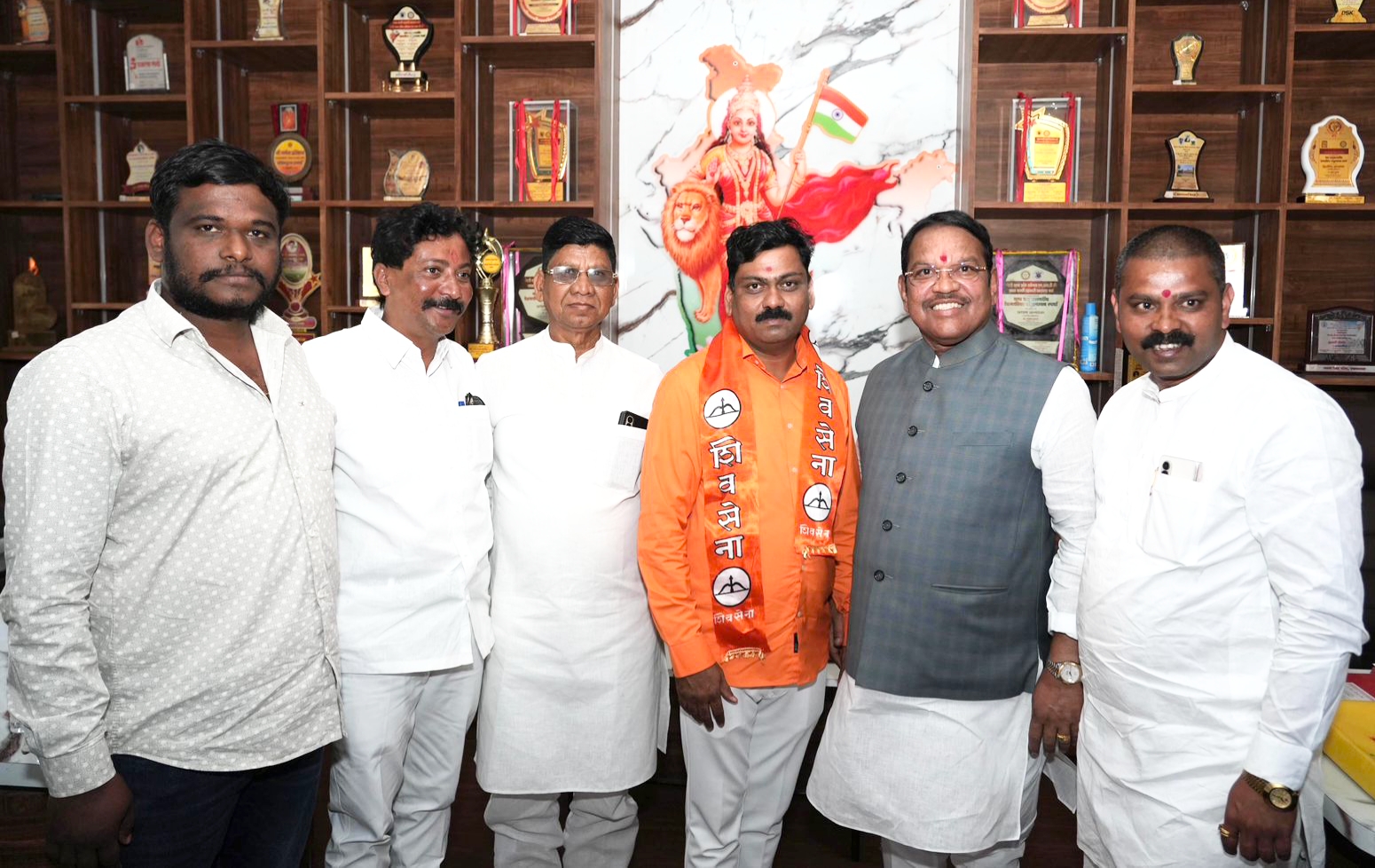 मावळात ठाकरे गटाला धक्का; तालुका संघटक अमित कुंभार यांचा शिवसेनेत प्रवेश..!