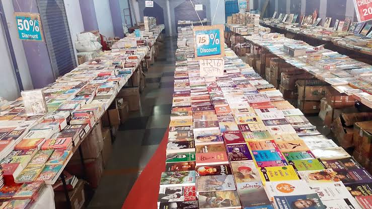 महापालिकेच्या वतीने ग्रंथ प्रदर्शन व सामुहिक वाचन उपक्रमाचे आयोजन