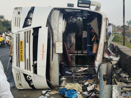 मोशी येथील भाविकांची ट्रॅव्हल्स तुळजापूरच्या घाटात उलटली; एका महिलेचा मृत्यू, ४५ जण जखमी