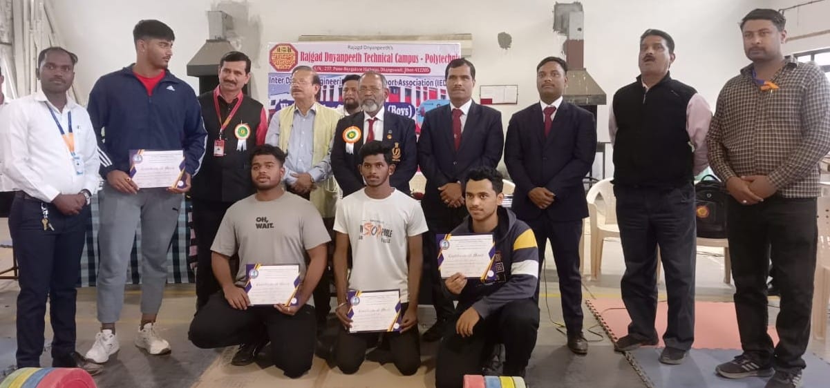 वेटलिफ्टिंग व रेसलिंग स्पर्धेत पीसीपी मुलांचा संघ विजेता