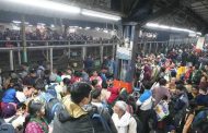 दिल्ली रेल्वे स्थानकावर चेंगराचेंगरीत १८ जणांचा मृत्यू